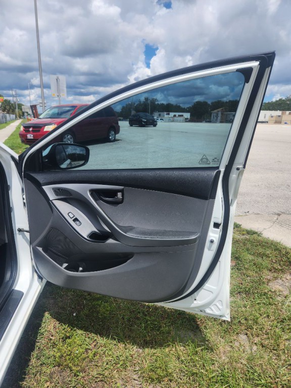 2014 Hyundai Elantra Image 14