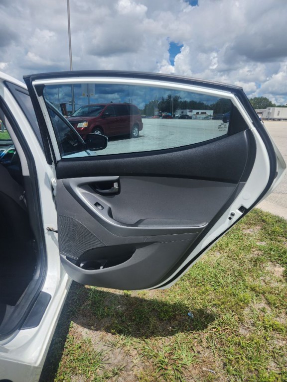 2014 Hyundai Elantra Image 16