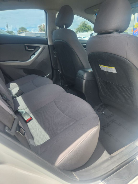 2014 Hyundai Elantra Image 17