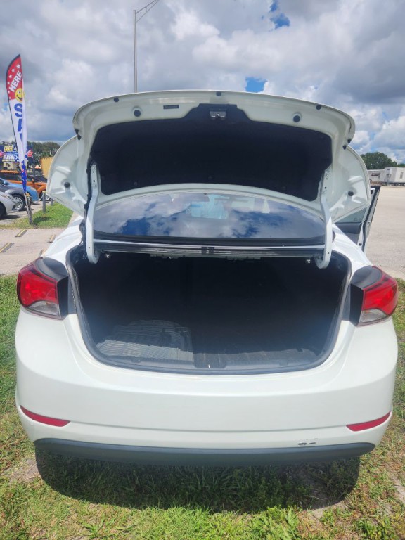 2014 Hyundai Elantra Image 18