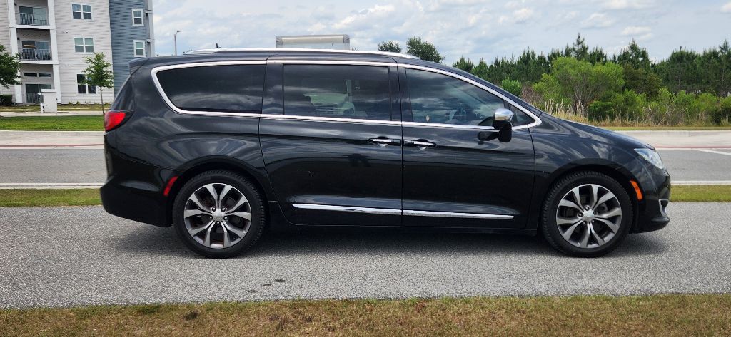 2017 Chrysler Pacifica Image 4