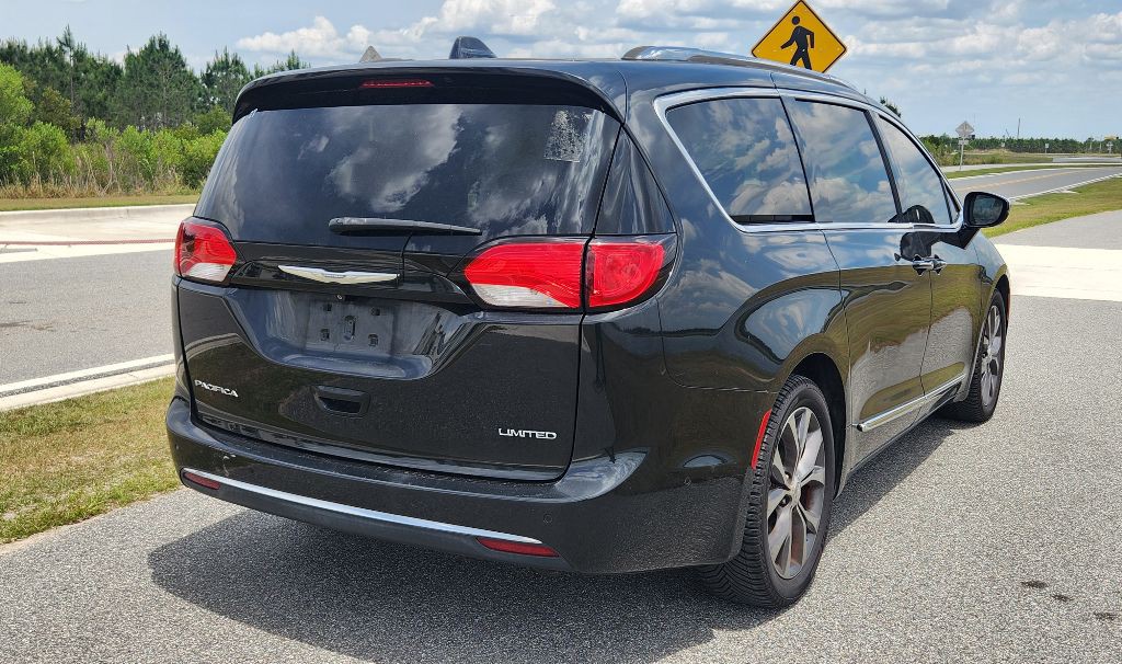 2017 Chrysler Pacifica Image 5