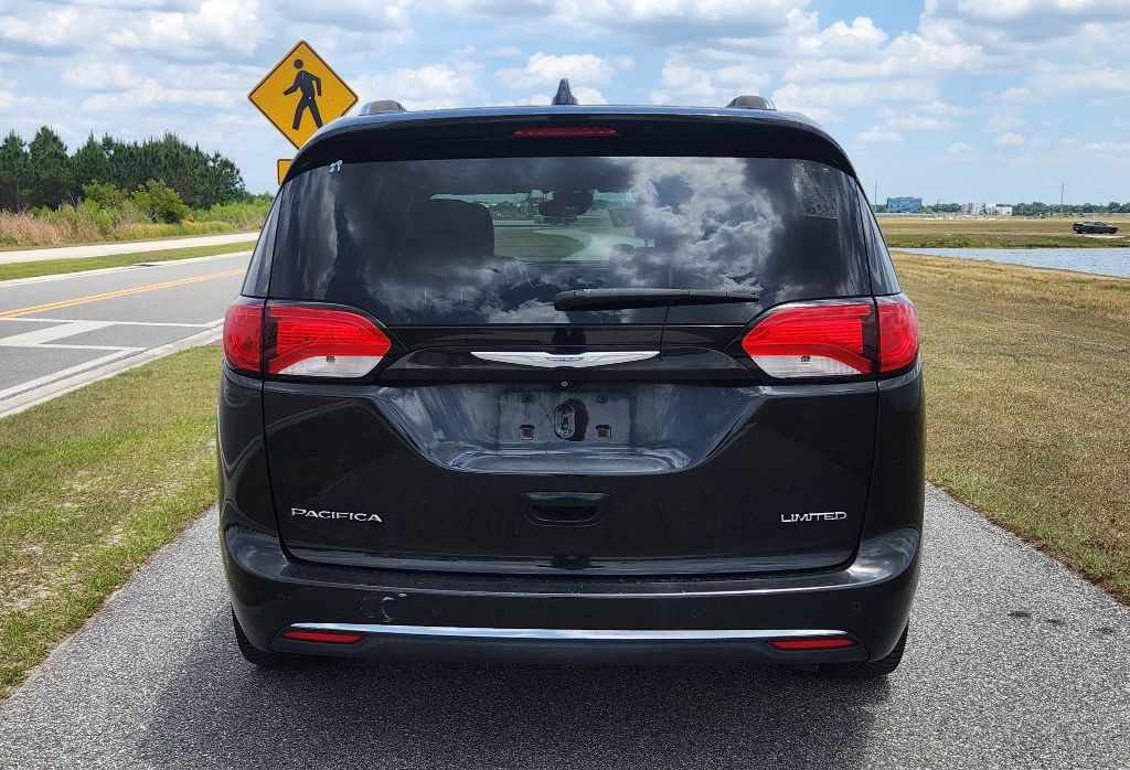 2017 Chrysler Pacifica Image 6