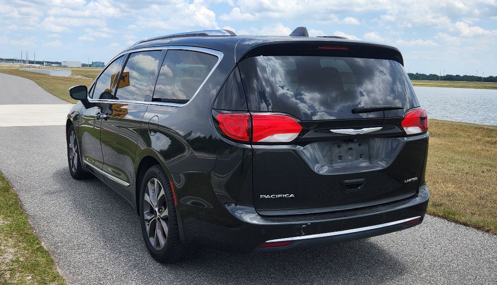 2017 Chrysler Pacifica Image 7
