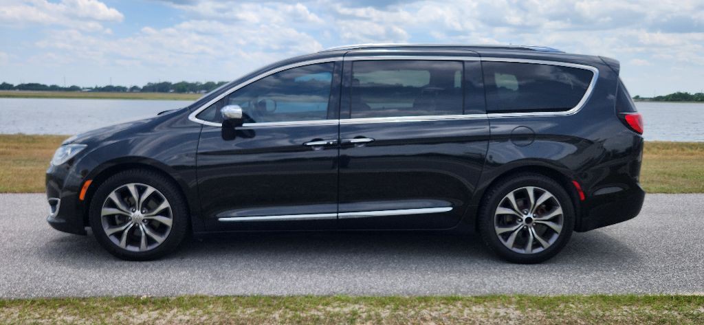 2017 Chrysler Pacifica Image 8