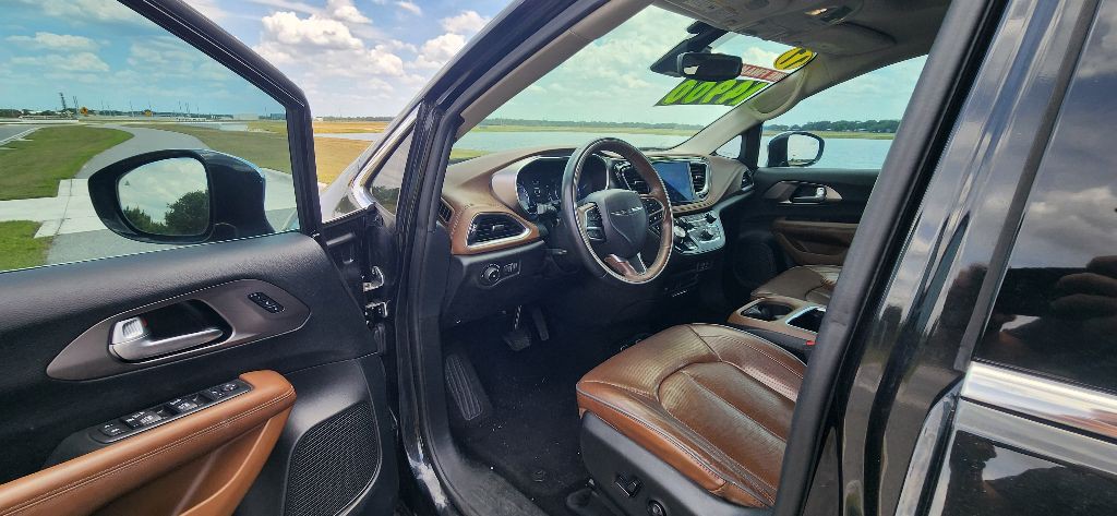 2017 Chrysler Pacifica Image 10