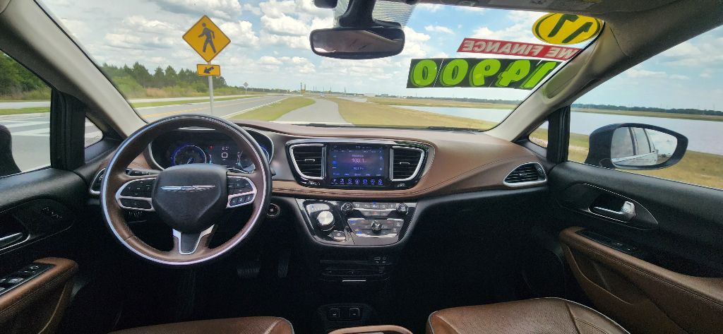 2017 Chrysler Pacifica Image 12