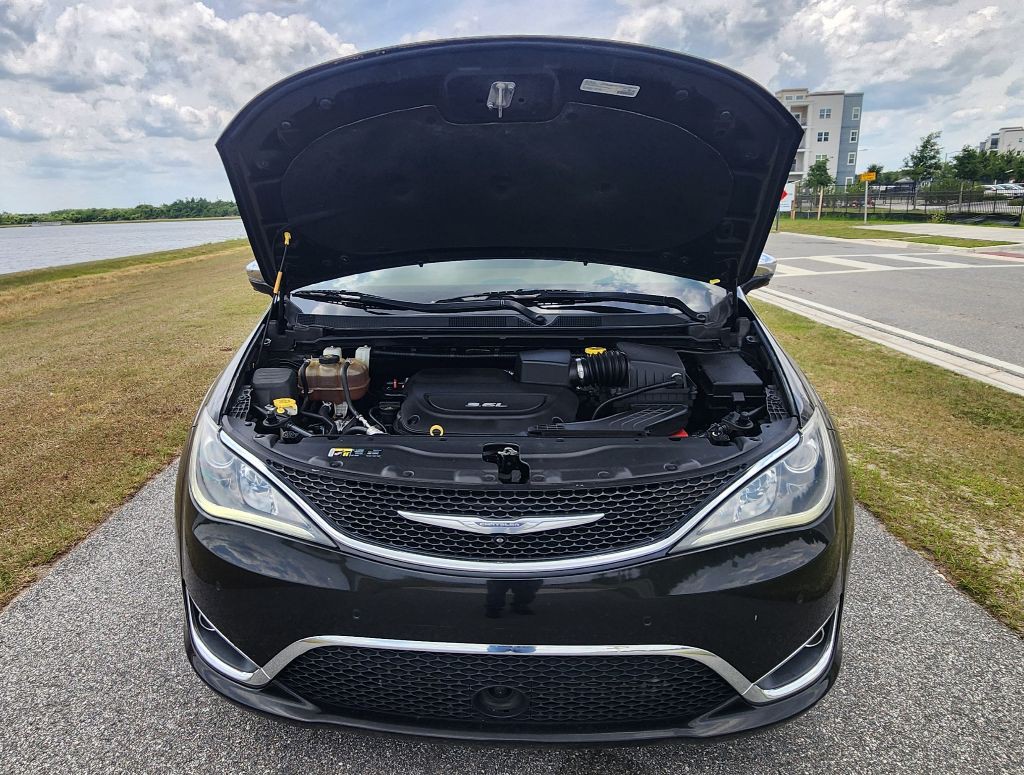2017 Chrysler Pacifica Image 28