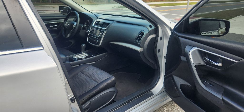 2018 Nissan Altima Image 16