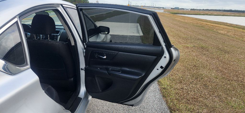 2018 Nissan Altima Image 18