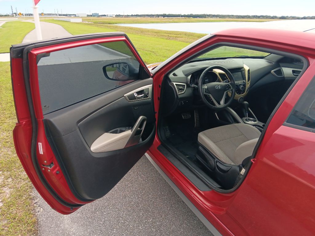 2013 Hyundai Veloster Image 3