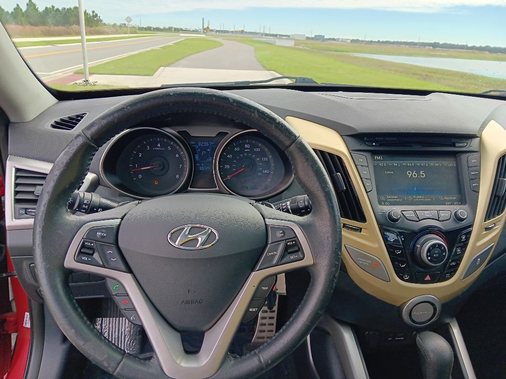 2013 Hyundai Veloster Image 5