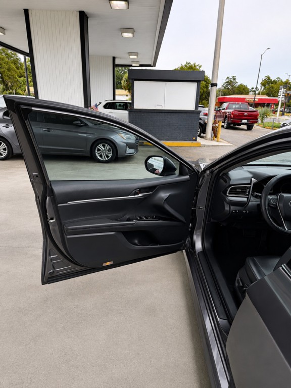 2019 Toyota Camry Image 5