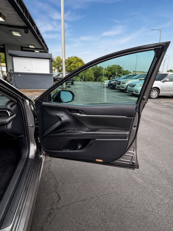 2019 Toyota Camry Image 7