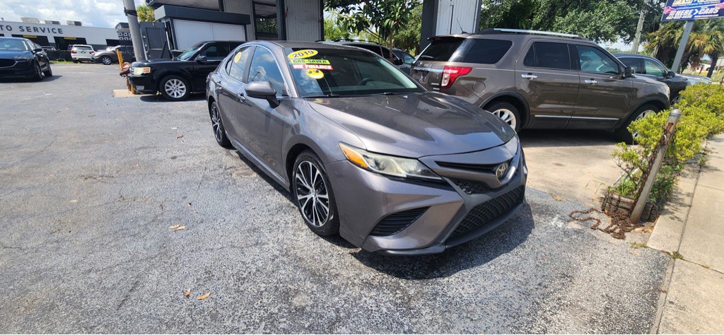 2019 Toyota Camry Image 12