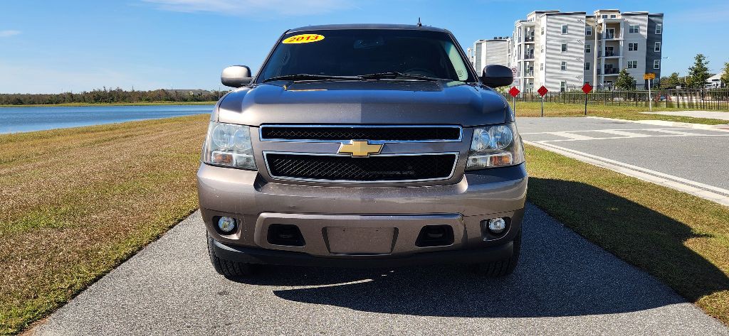 2013 Chevrolet Suburban Image 2