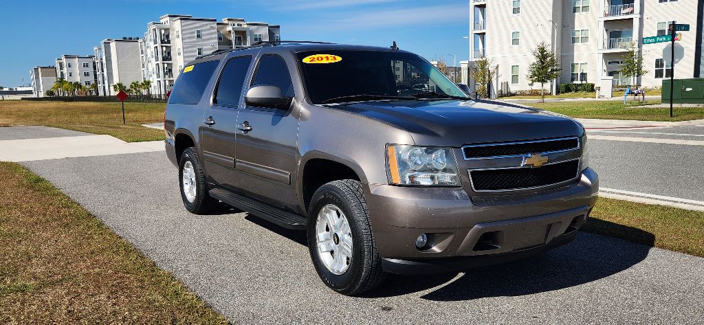 2013 Chevrolet Suburban Image 3
