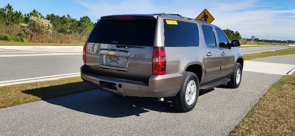 2013 Chevrolet Suburban Image 5