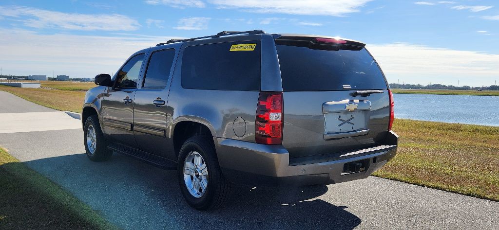 2013 Chevrolet Suburban Image 7