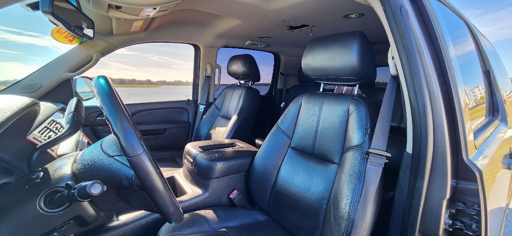 2013 Chevrolet Suburban Image 11