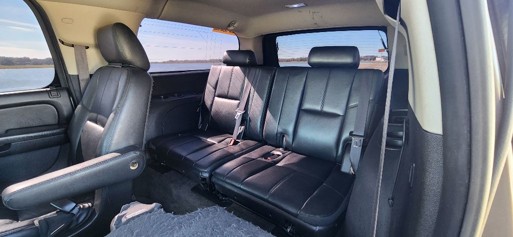 2013 Chevrolet Suburban Image 16