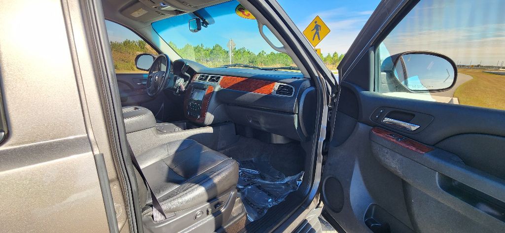 2013 Chevrolet Suburban Image 18