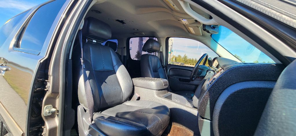 2013 Chevrolet Suburban Image 19