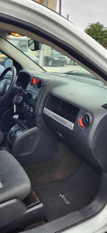 2016 Jeep Compass Image 15