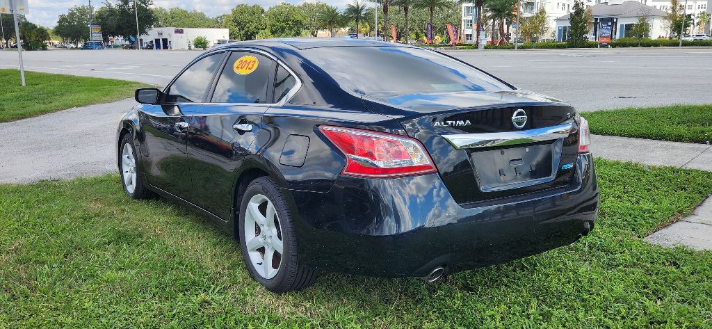 2013 Nissan Altima Image 4