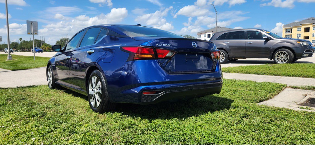 2020 Nissan Altima Image 4