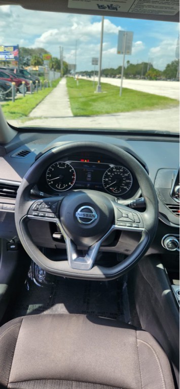 2020 Nissan Altima Image 9
