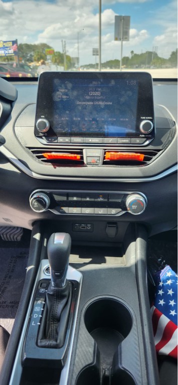 2020 Nissan Altima Image 10