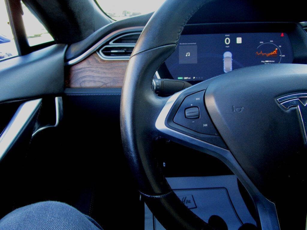 2017 Tesla Model S Image 21