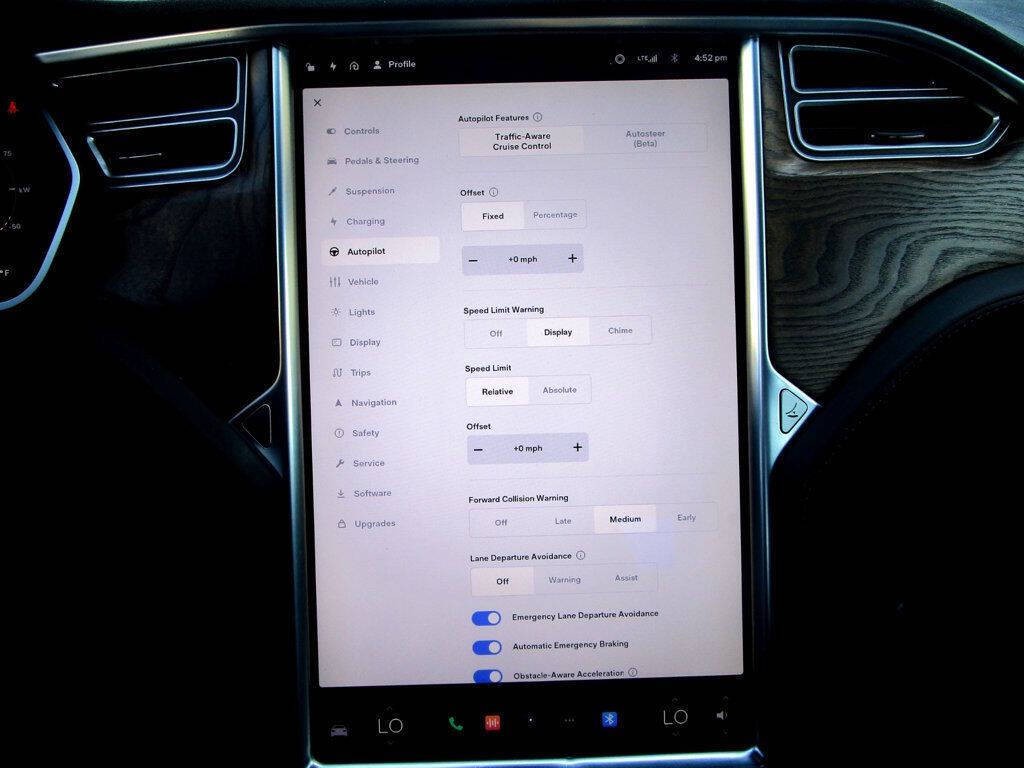 2017 Tesla Model S Image 28