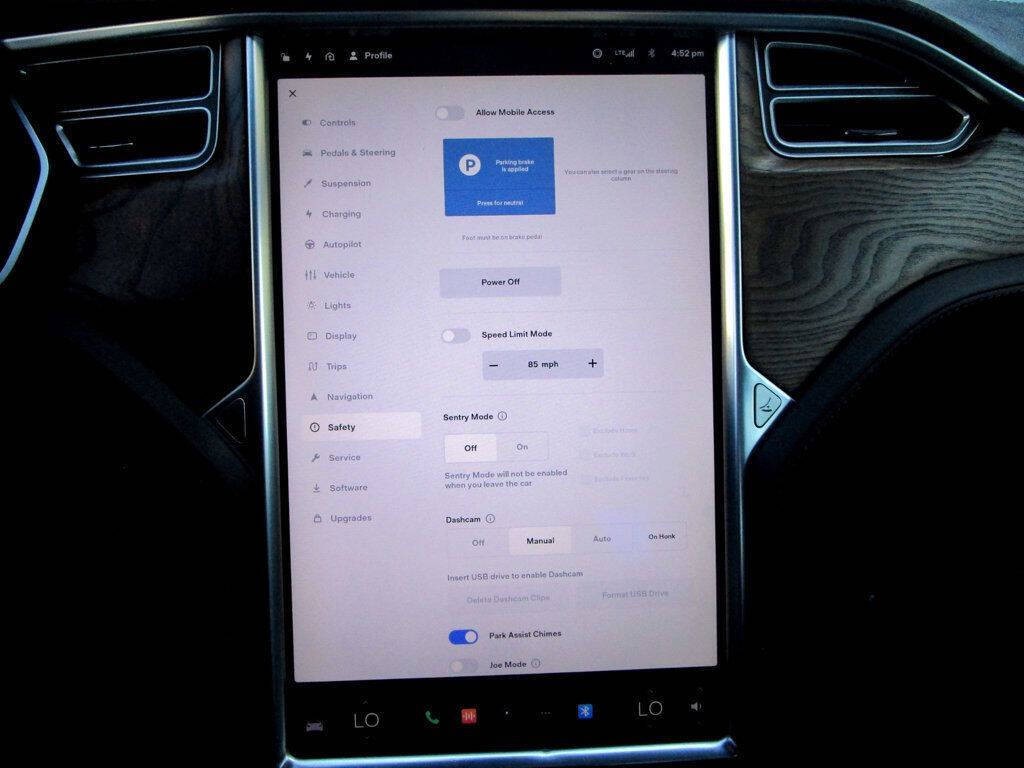 2017 Tesla Model S Image 29