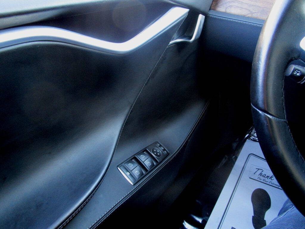 2017 Tesla Model S Image 37