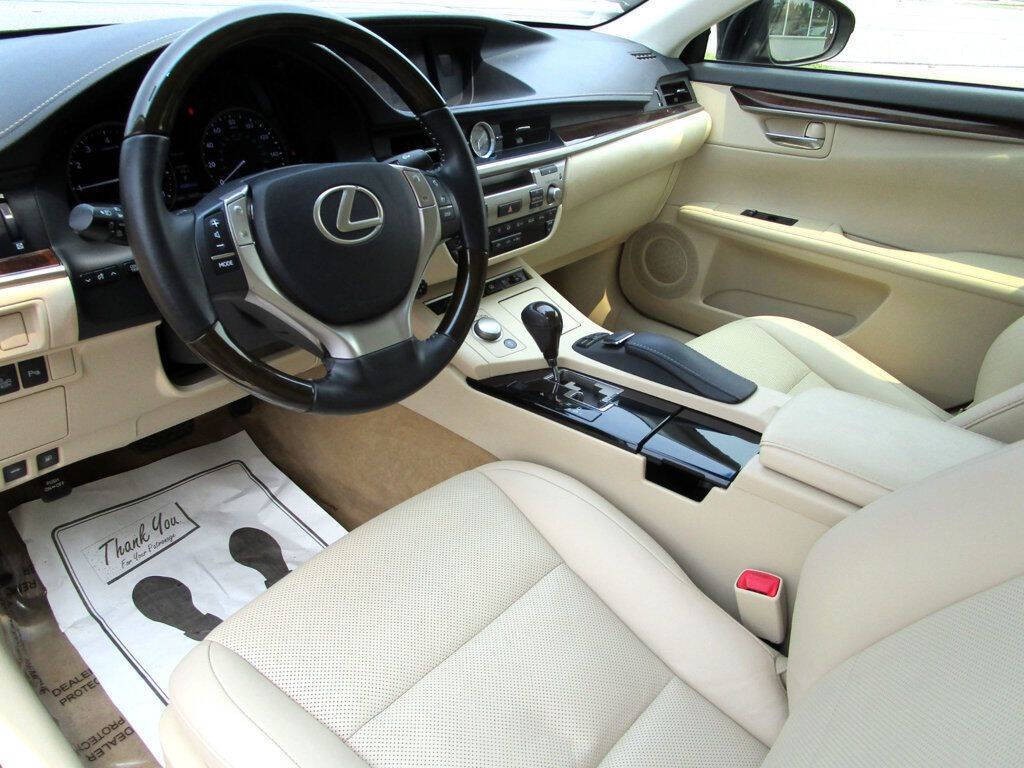 2013 Lexus ES 350 Image 13