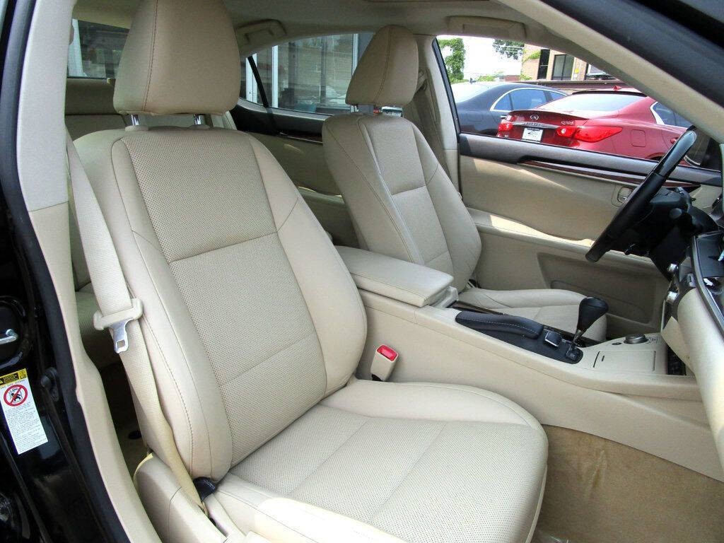 2013 Lexus ES 350 Image 16