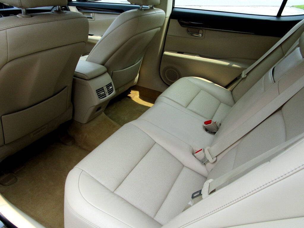 2013 Lexus ES 350 Image 17