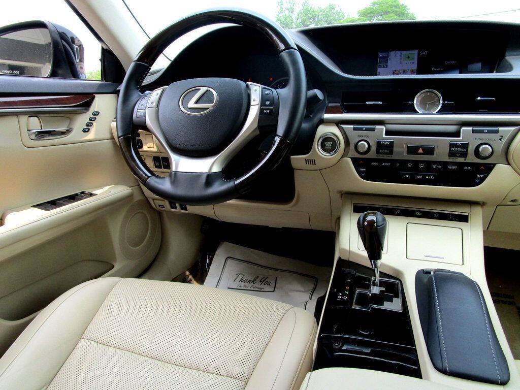 2013 Lexus ES 350 Image 19