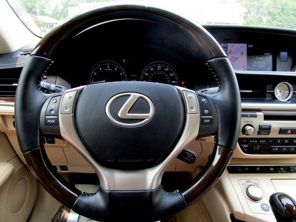 2013 Lexus ES 350 Image 20