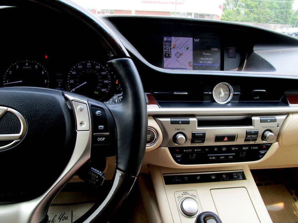 2013 Lexus ES 350 Image 22