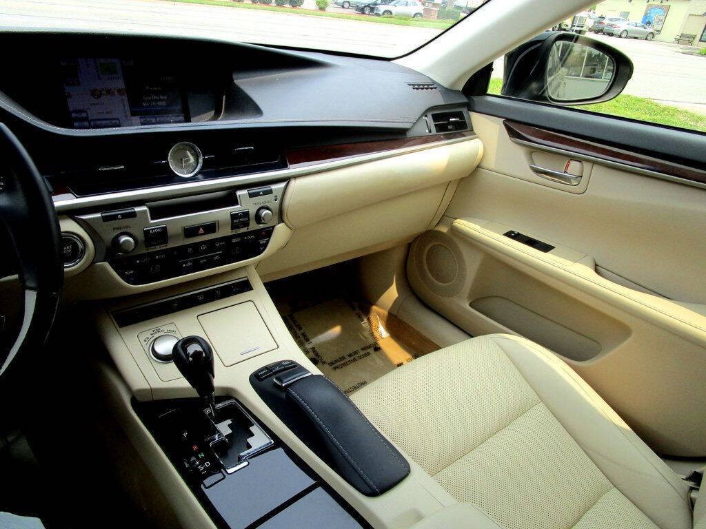 2013 Lexus ES 350 Image 23