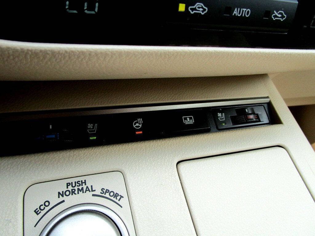 2013 Lexus ES 350 Image 25