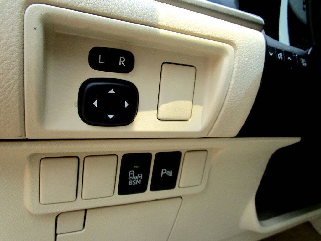 2013 Lexus ES 350 Image 28