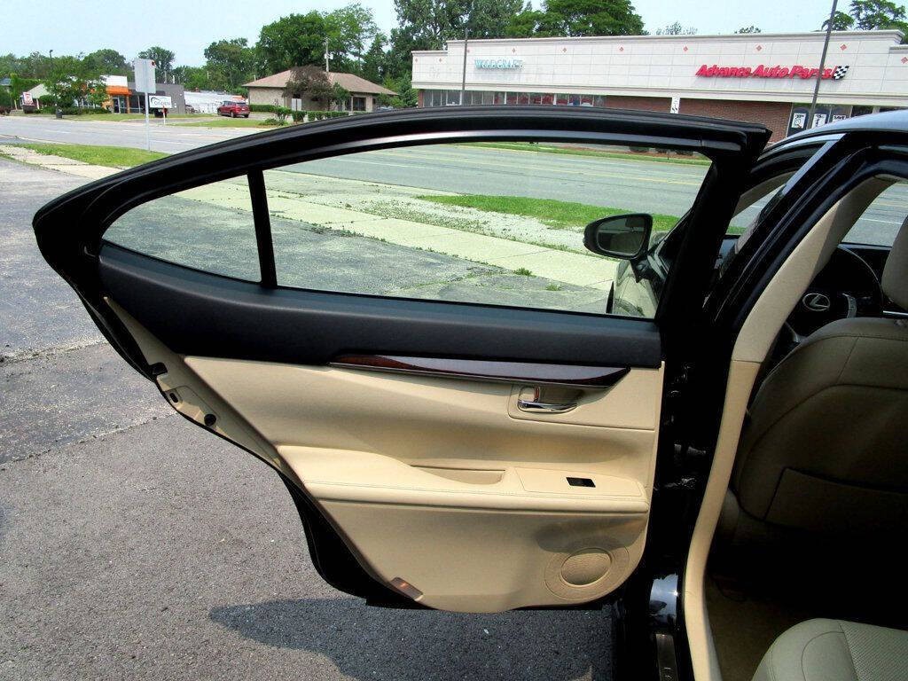 2013 Lexus ES 350 Image 34