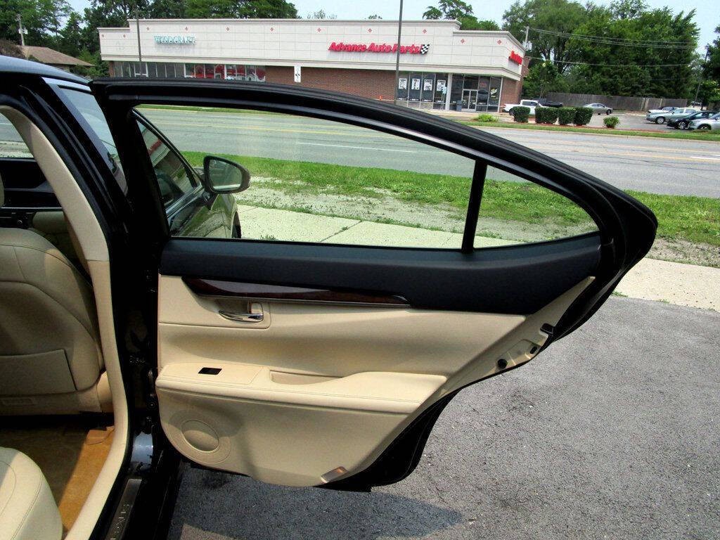 2013 Lexus ES 350 Image 35