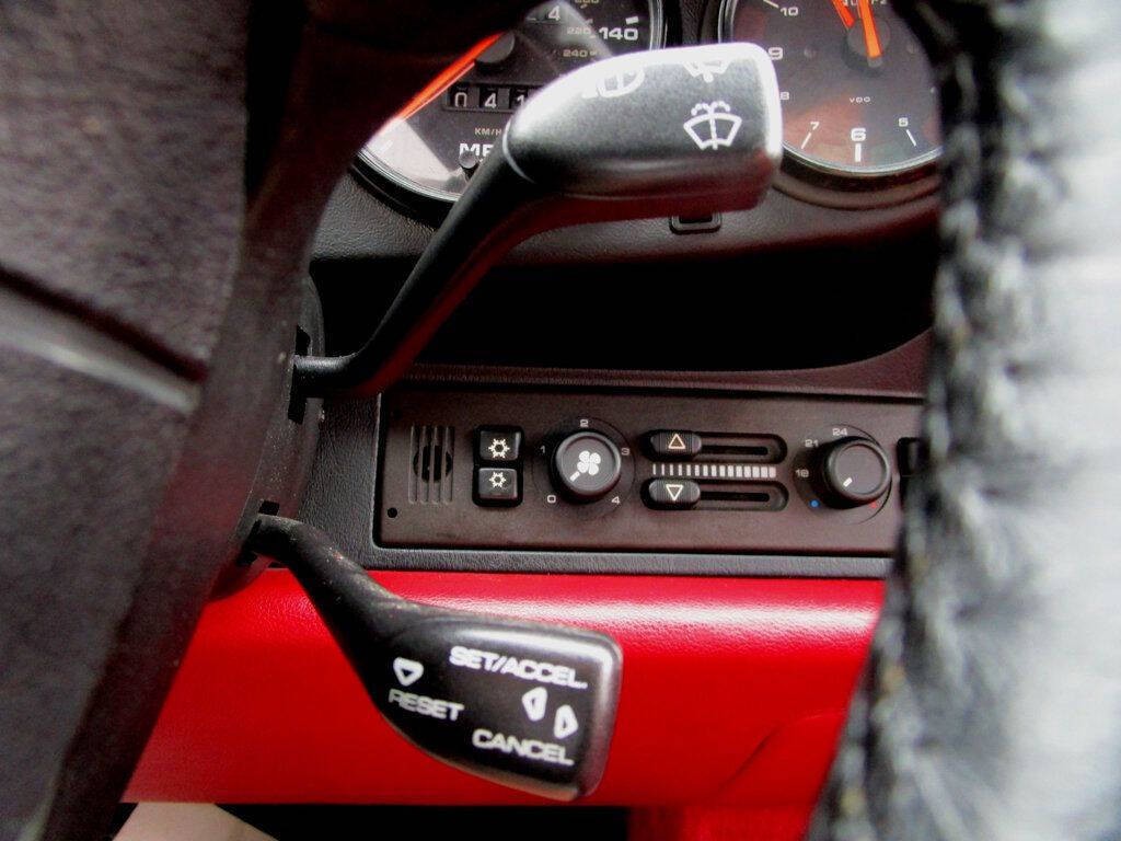 1995 Porsche 911 Image 22