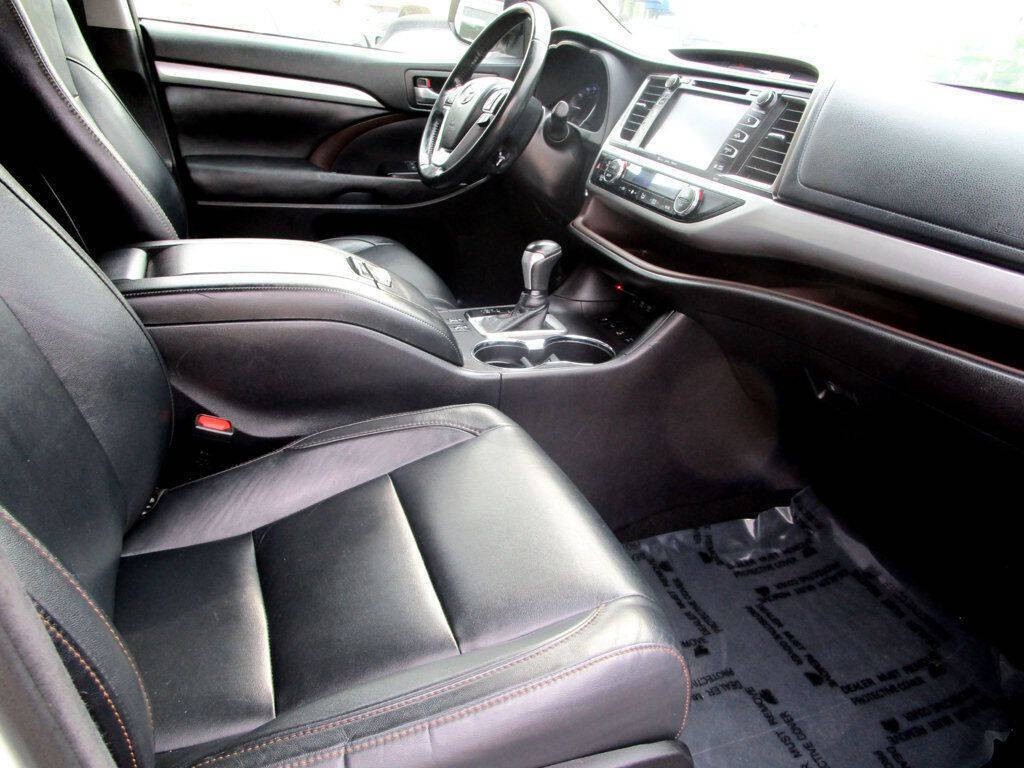 2018 Toyota Highlander Image 14