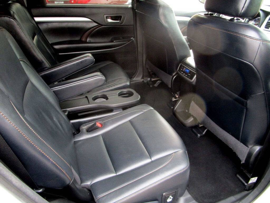 2018 Toyota Highlander Image 17